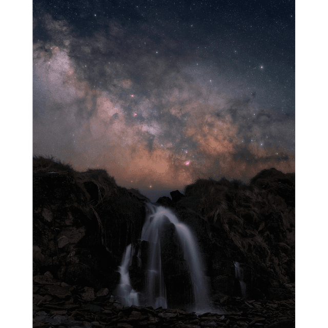 Baile An Chalaidh - Ferriter&#039;s Cove with Milky Way