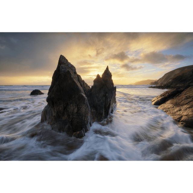 Coumeenoole Beach