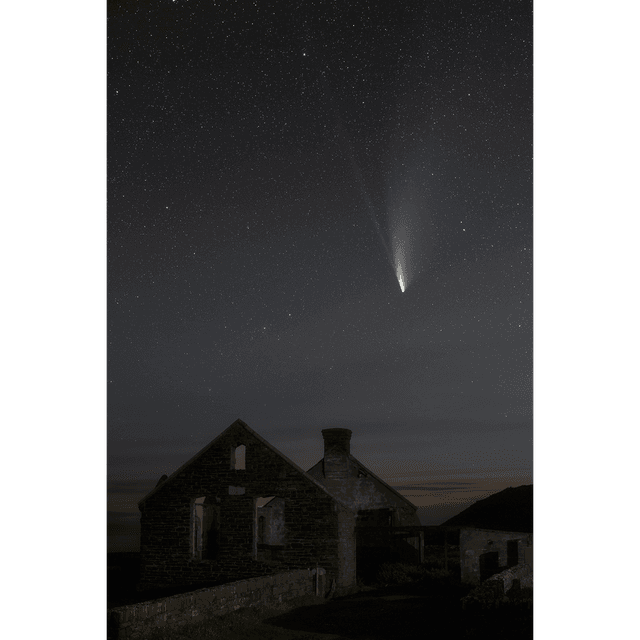 Ryan&#039;s Daughter Schoolhouse With Comet Neowise - Dunquin
